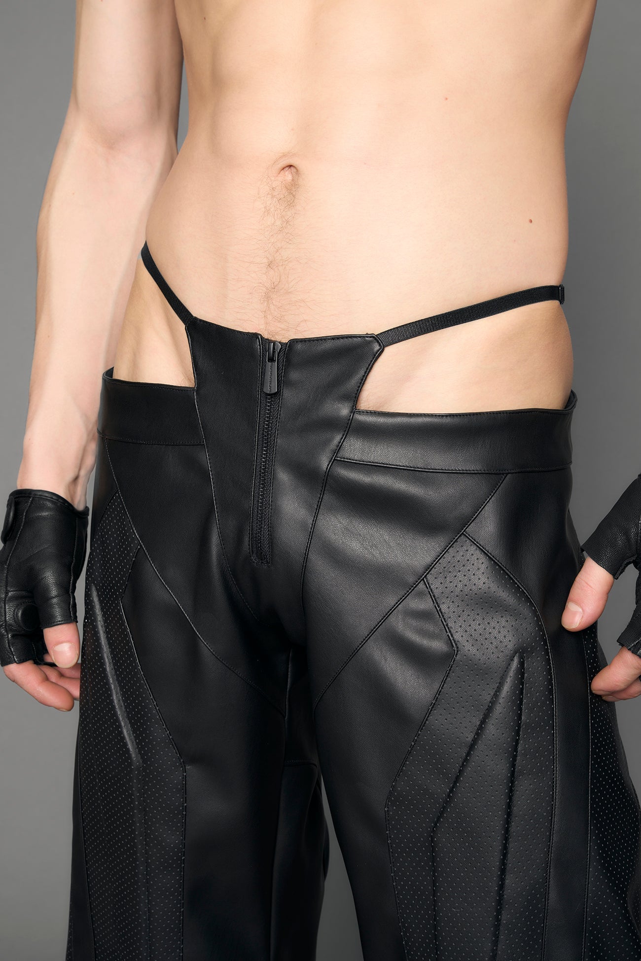 SIGNATURE THONG CONSTRUCTION