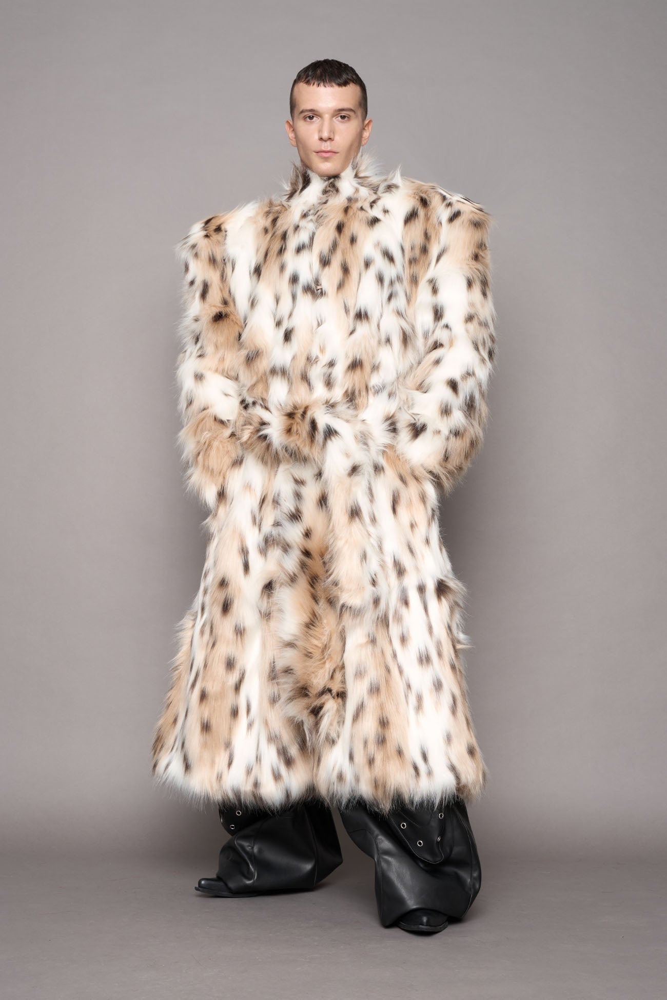 Midnight Faux Fur Coat Snow — view 6