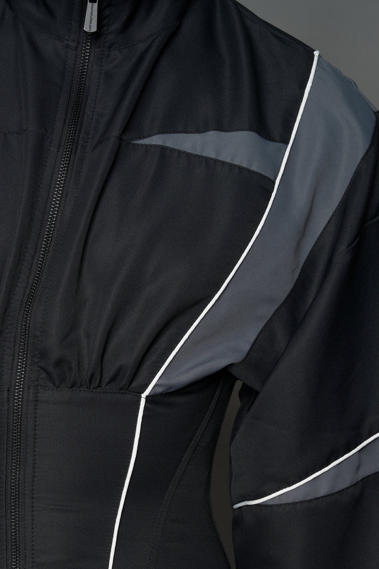 white piping detail