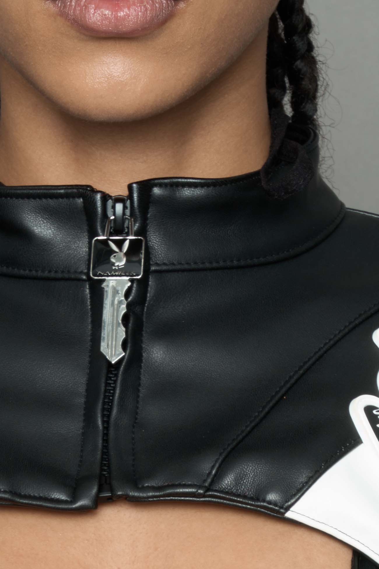 ICONIC KEY ZIPPER PULL