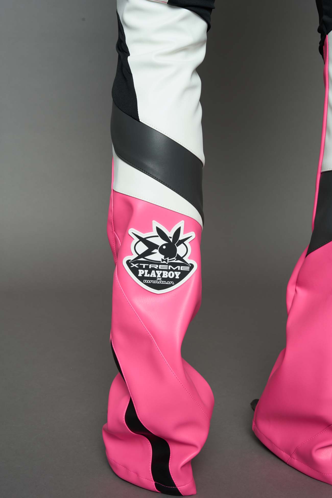 PLAYBOY X NAMILIA RUBBERTAG DETAIL