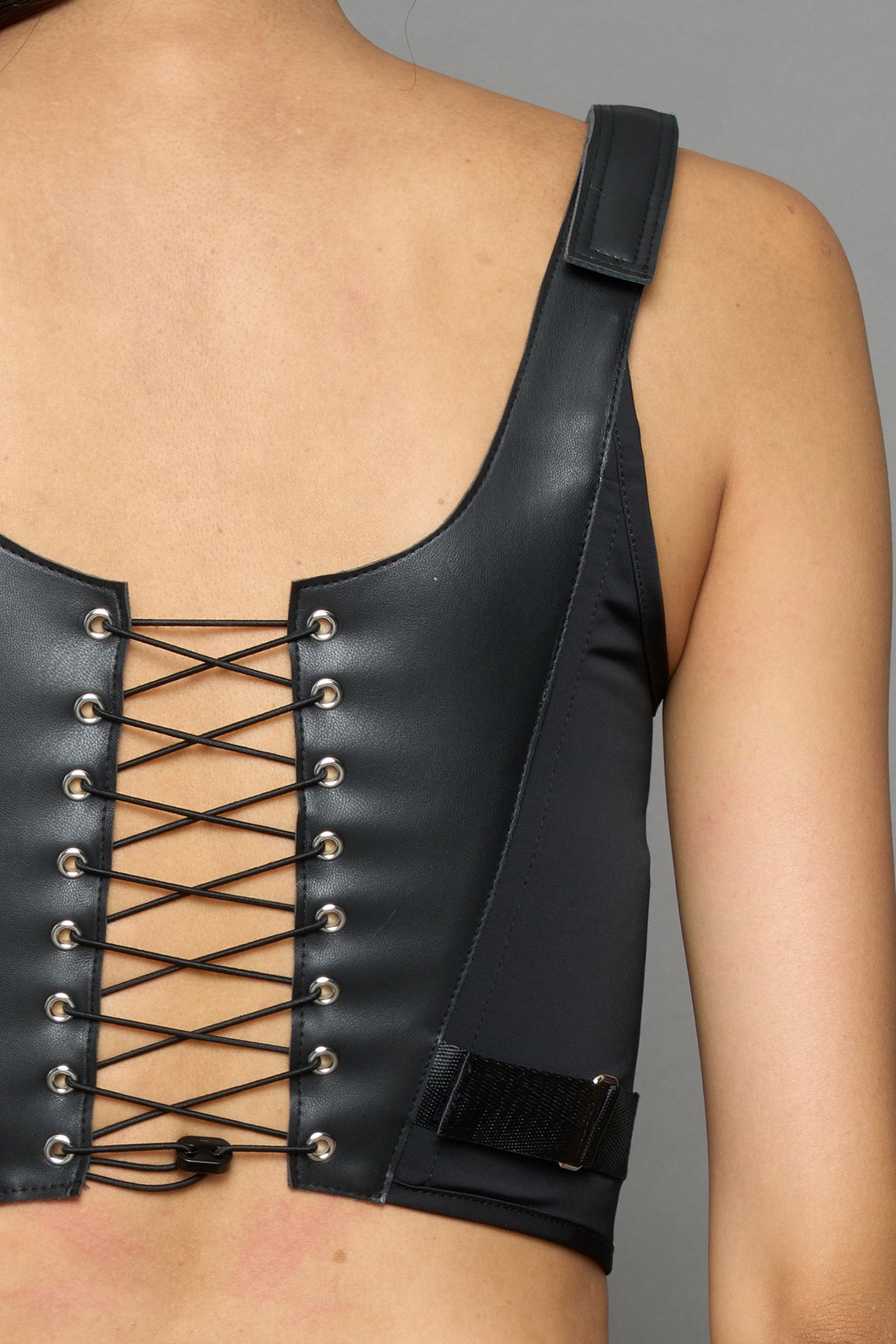 adjustable shoulder strap and back lacing for individual fit
