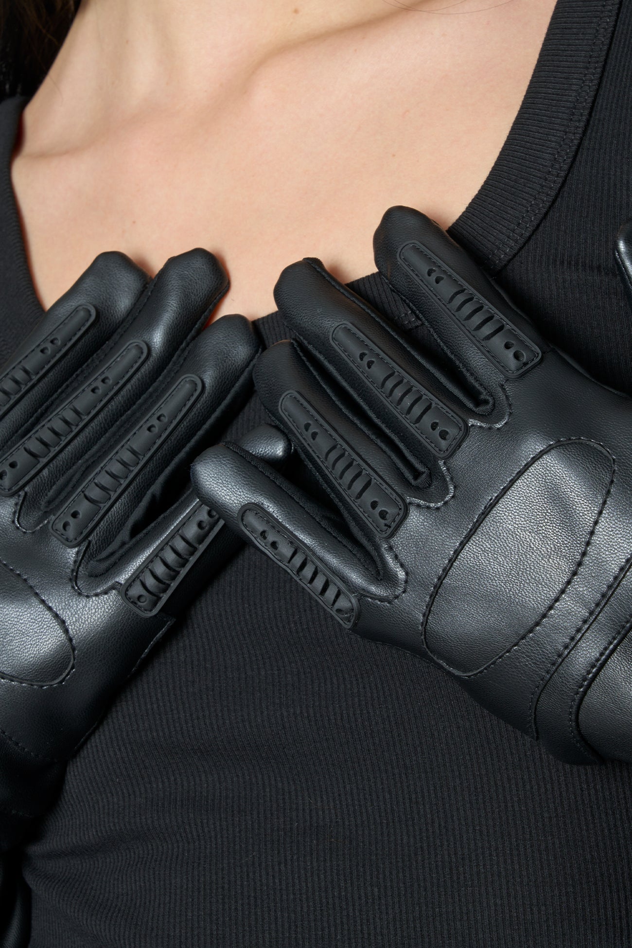 rubber detail on fingertips